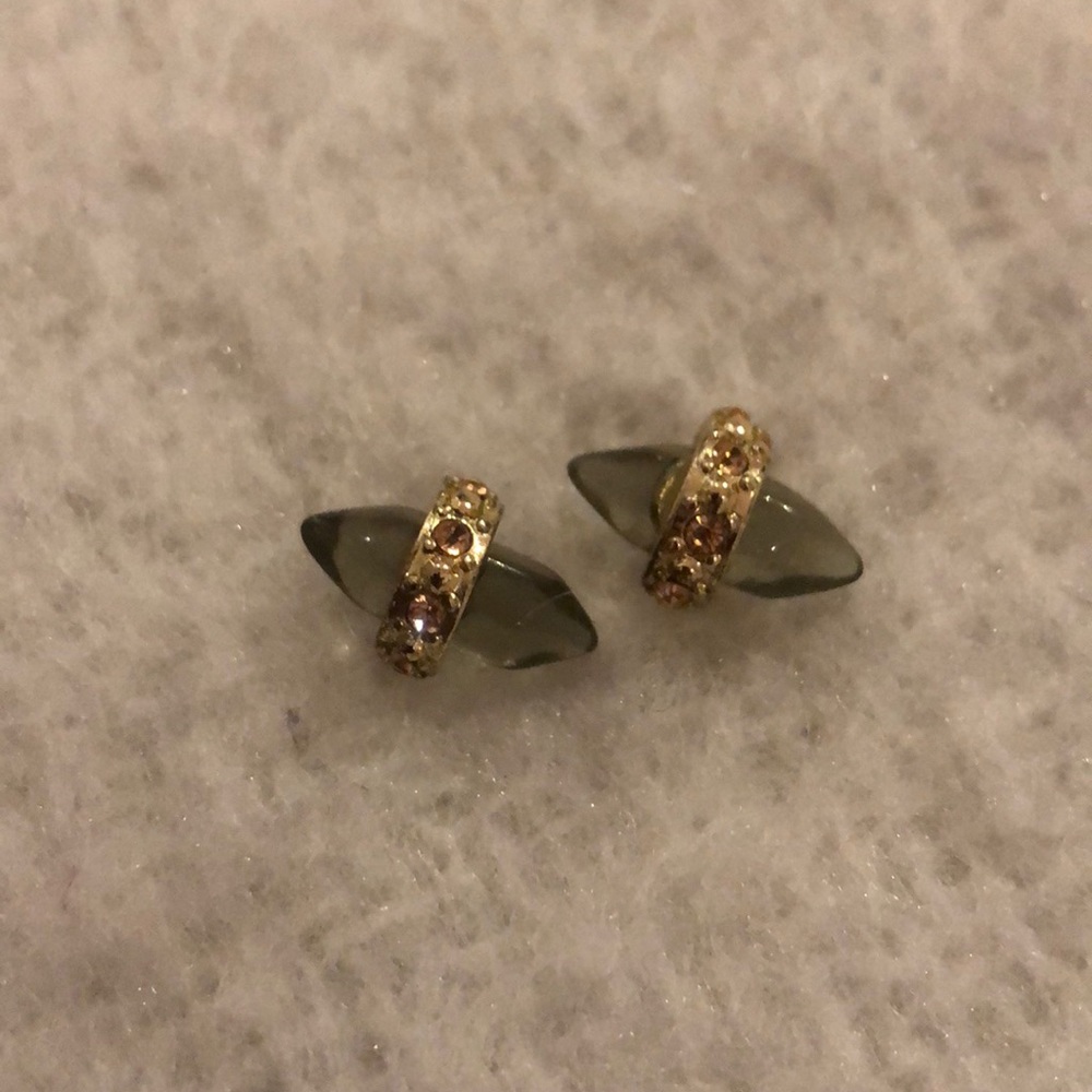 Gray stone and gold earring